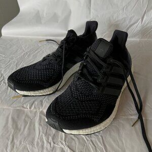 adidas Mens Ultraboost, Black with purple heel